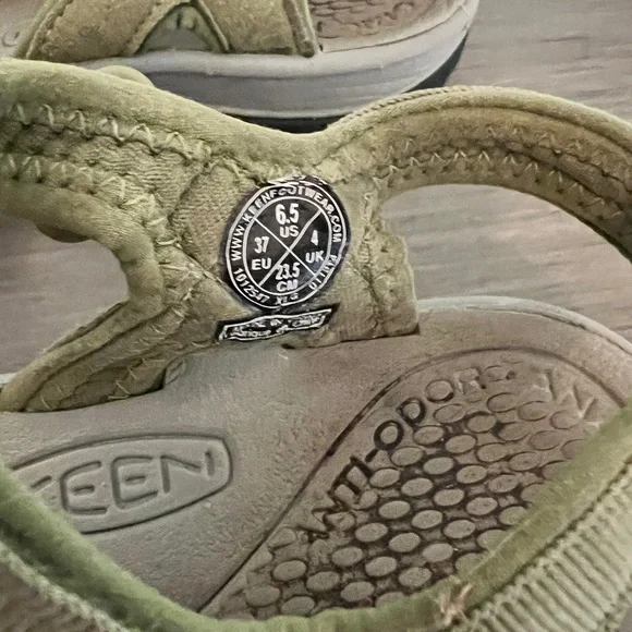 Keen Rose Sandals Women’s / Kids- Olive Green- Worn Once Size 6.5 - Picture 2 of 5